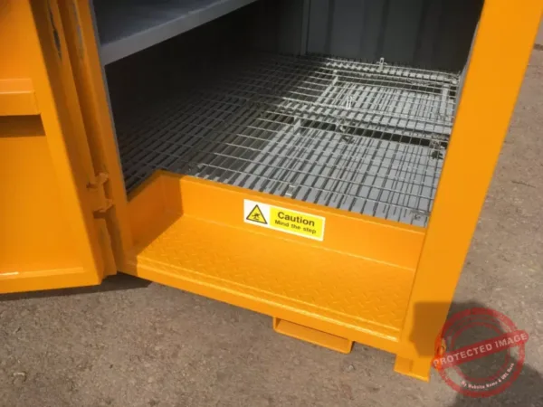 7ft x 5ft (2.2m x 1.6m) Secure Walk In Steel Chemstore/Hazardous ...